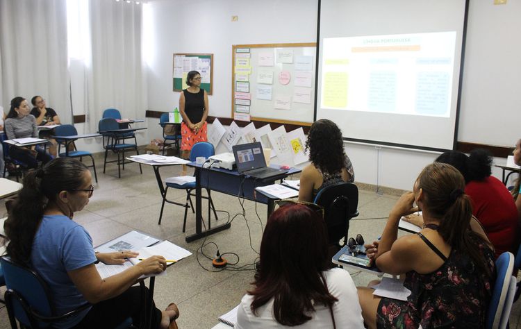 Professores recebem orientações sobre Documento Curricular do Território Maranhense