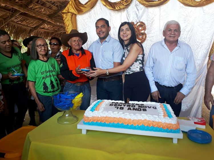 Centro Novo comemora 78 anos com bolo tradicional e presença do prefeito