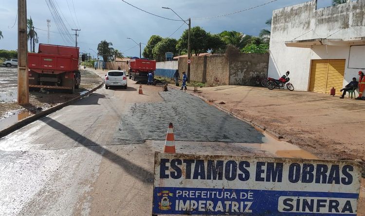 Via de acesso ao Sebastião Regis recebe obras de drenagem e tapa-buracos