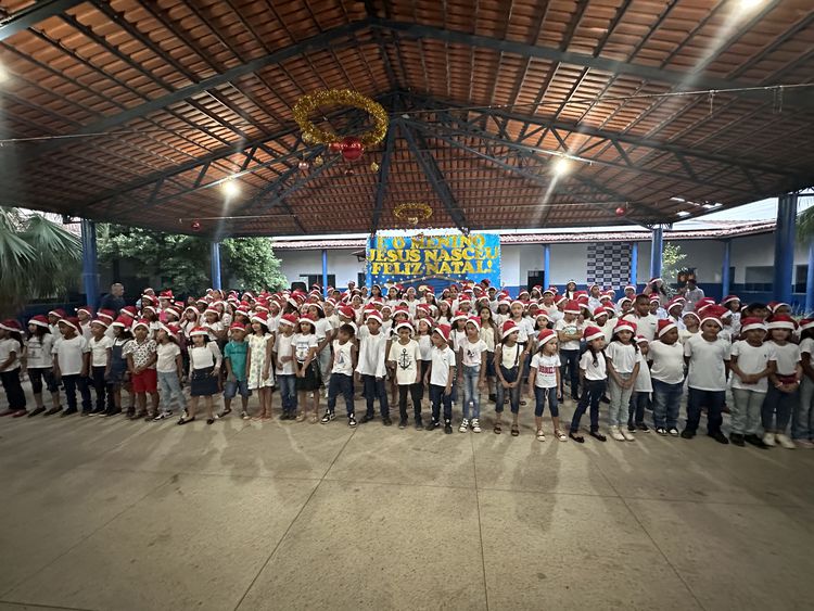 Cantata de Natal emociona comunidade da Escola Municipal Pedro Abreu