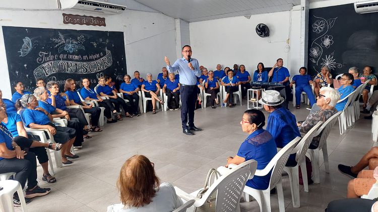 Casa do Idoso Feliz promove palestra sobre saúde do homem e prevenção