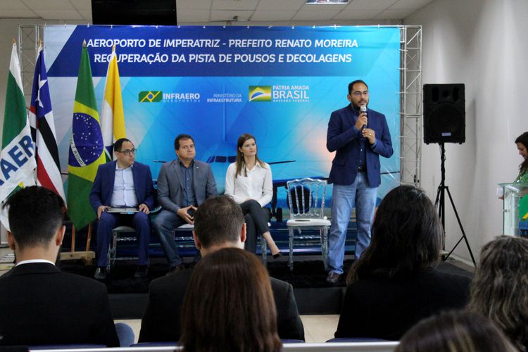 Prefeito participa de entrega das obras de revitalização da pista do Aeroporto Prefeito Renato Moreira