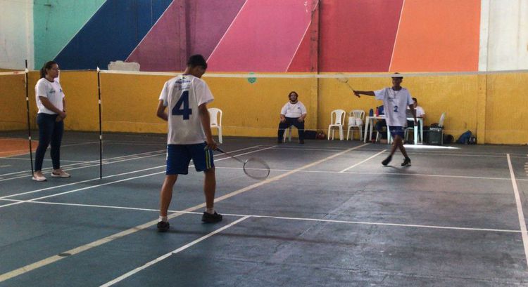 Aluno da Escola Municipal José de Alencar é campeão invicto no Badminton
