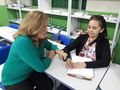 Maria Lindaura aprendendo Braille