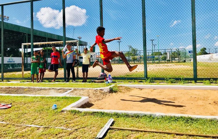 Escolas municipais são destaque nas competições de salto em distância
