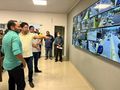 O prefeito Assis  Ramos em visita a central do videomonitoramento, que fica na sede da Setran.