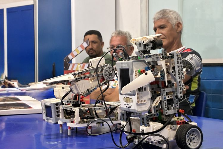 Robótica educacional transforma rotina de alunos da EJA e amplia experiências de aprendizado em Imperatriz