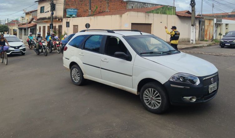 Setran realiza ações para evitar congestionamento nos cruzamentos da Rua Pernambuco com avenidas Santa Tereza e Bernardo Sayão