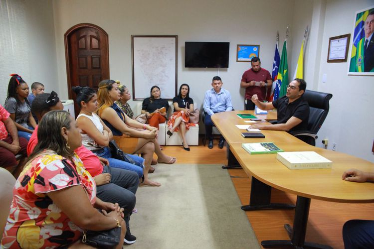 Prefeito Assis Ramos se reúne com vendedores de comida das Quatro Bocas