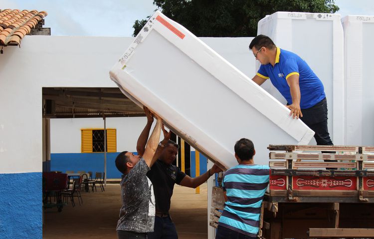 Escolas municipais recebem novos mobiliários, geladeiras e freezers