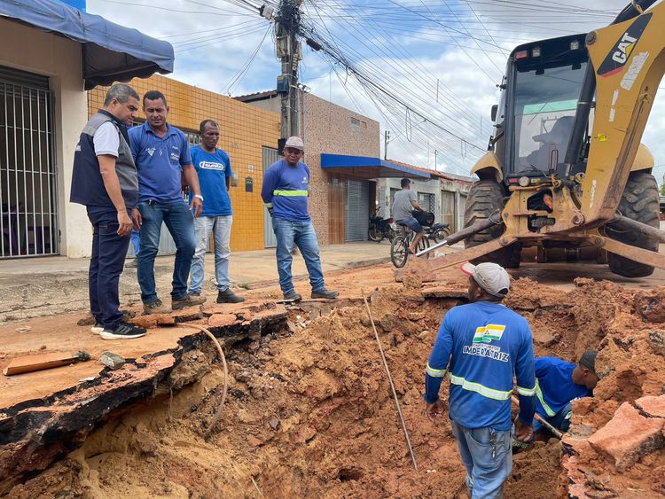 Sinfra realiza manutenção de drenagem pluvial na rua Tupinambá, no Bacuri
