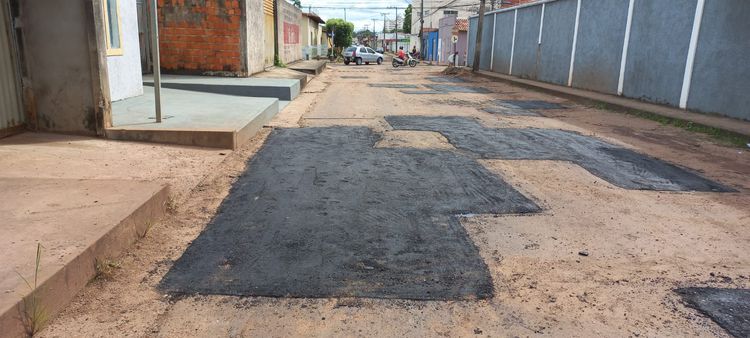 Rua Frei Caneca recebe serviço de recuperação asfáltica no Parque São José