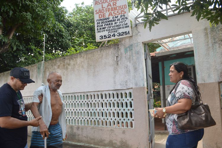 Creas resgata idoso em situação de abandono na Vila Vitória