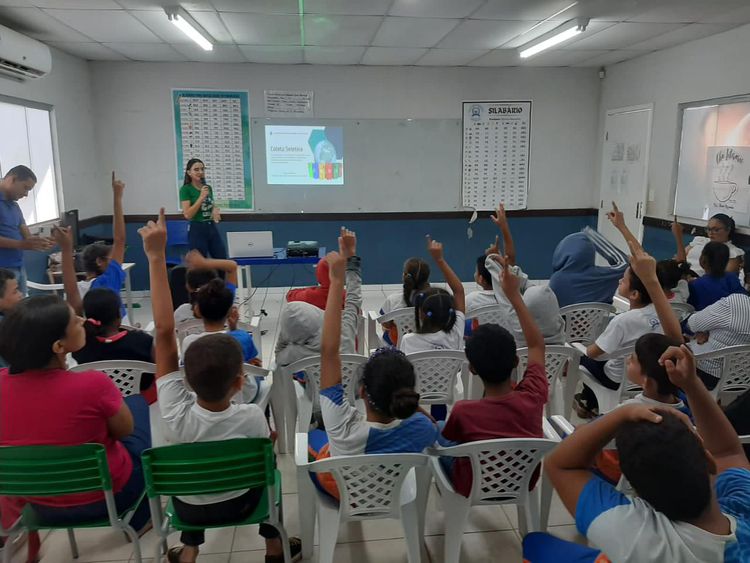 Meio Ambiente ministra palestra sobre coleta seletiva para alunos da Escola Municipal Antonio Leite Andrade