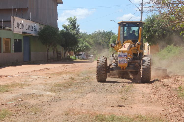 Prefeitura inicia terraplanagem para bloqueteamento da Rua Cauamé no Parque Santa Lúcia