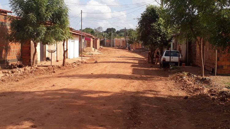 Ruas recebem serviços de terraplenagem na Vila Palmares