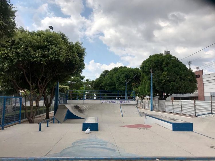 Prefeitura inicia recuperação da pista de skate da praça Mané Garrincha