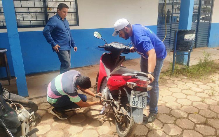 Agentes de trânsito recuperam moto roubada em Imperatriz