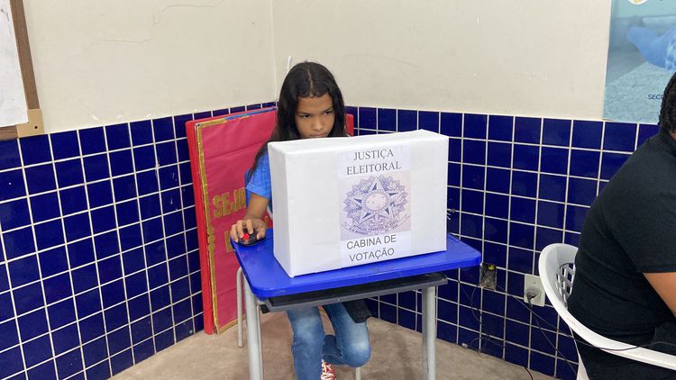 Escola municipal Darcy Ribeiro realiza projeto Eleição Simulada