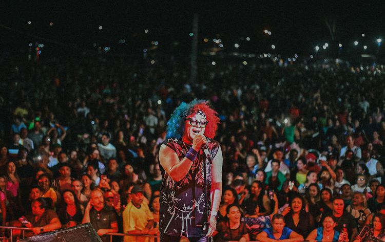 Show de Wanderley Andrade na Praia do Cacau movimenta economia no Verão da Prefs 2025