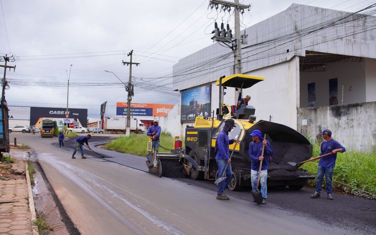 Prefeitura de Imperatriz realiza obras de drenagem, pavimentação e recuperação de vias em bairros da cidade