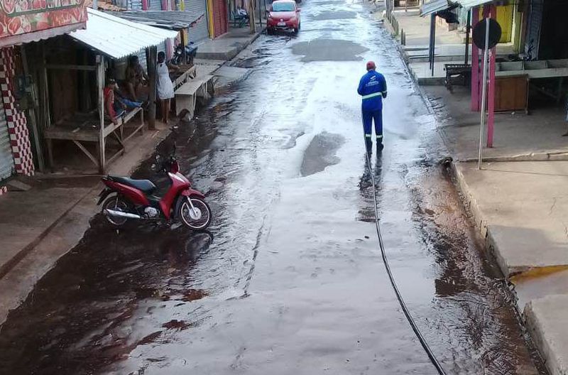 Serviço de limpeza da Rua Quintino Bocaiúva, Feira do Bom Sucesso