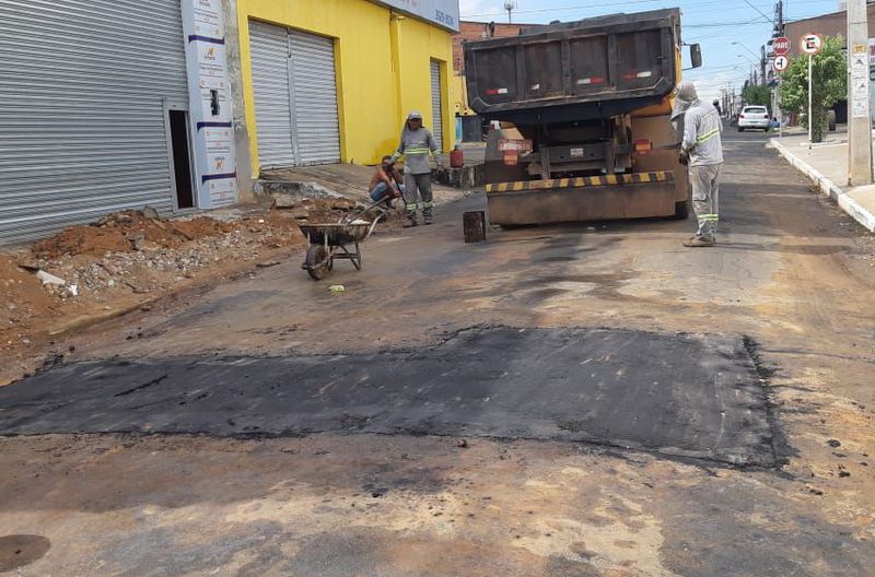 Tapa-buracos na Rua Urbano Santos entre as ruas Piauí e Avenida Ceará, Nova Imperatriz