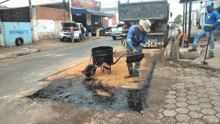 Equipes de tapa-buracos recuperam ruas em mais oito bairros de Imperatriz