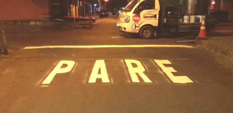 Prefeitura implementa sinalização viária nas ruas do Parque Independência e do Sanharol