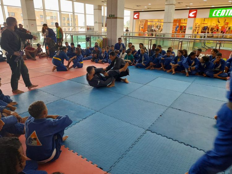 Jiu-Jitsu nas Escolas realiza aulão e graduação de alunos atletas