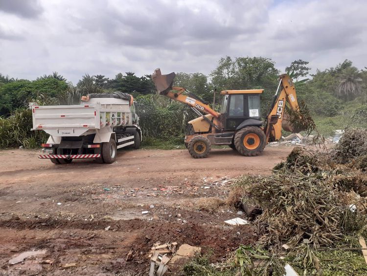 Prefeitura realiza limpeza de pontas de lixo no bairro Vila Nova
