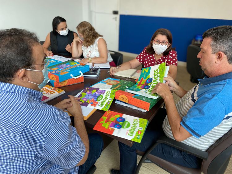 Prefeitura recebe kits de material didático da Educação Infantil