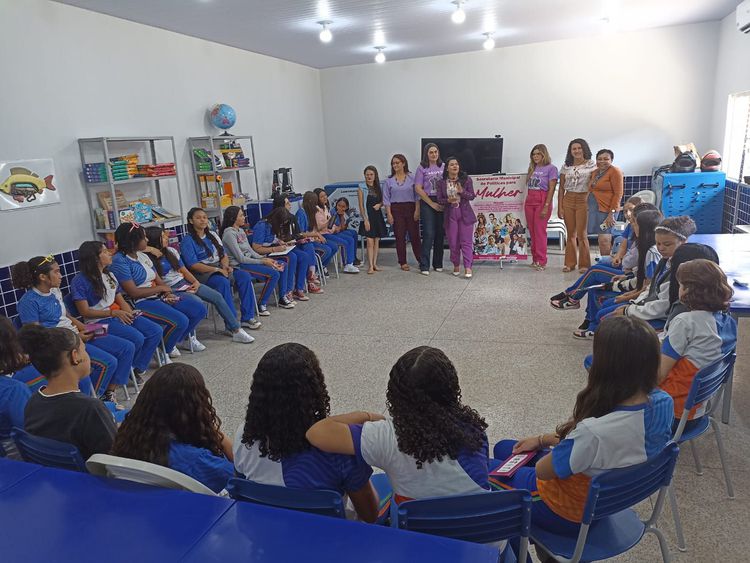 Campanha Agosto Lilás contempla meninas da comunidade escolar do Parque Amazonas