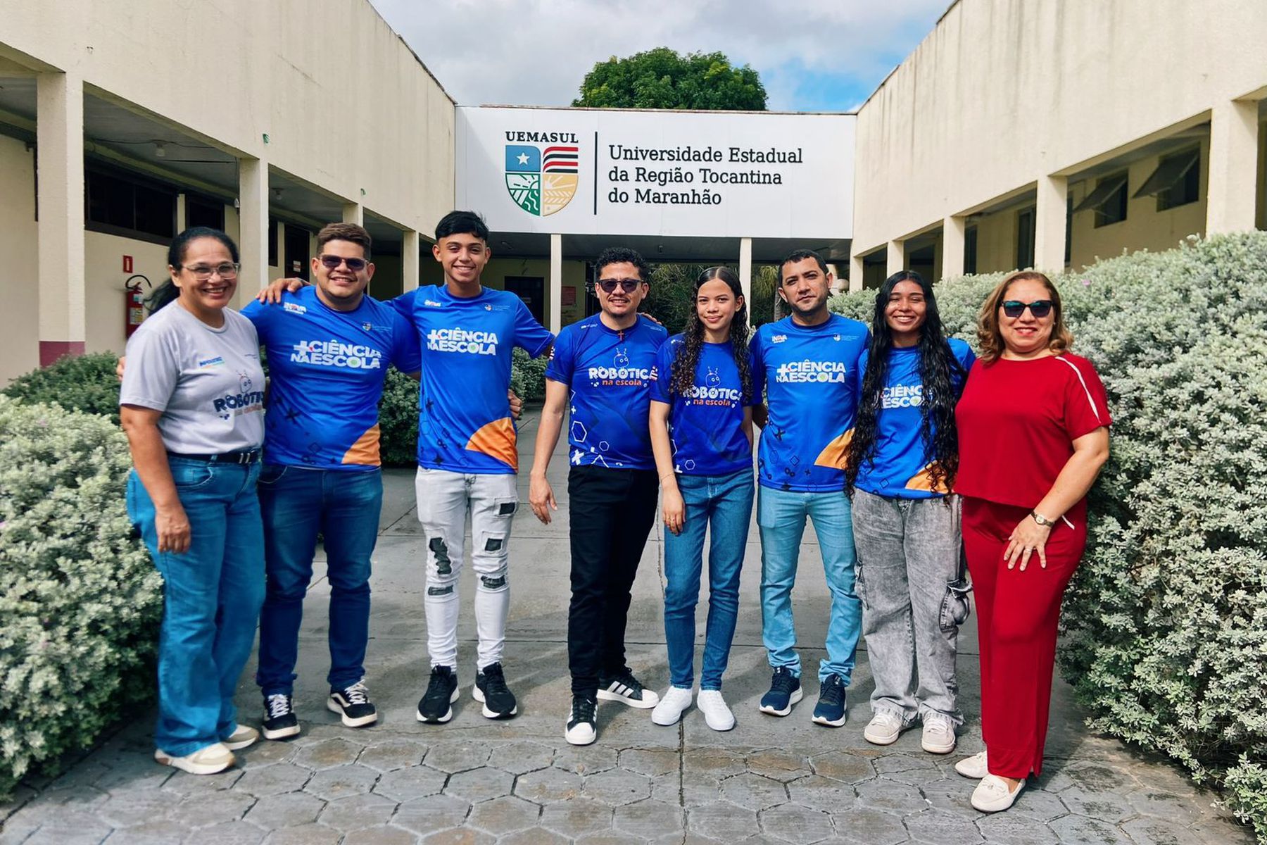 Alunos e professores da Rede Municipal de Ensino embarcam para o Encontro Nacional Mais Ciência na Escola