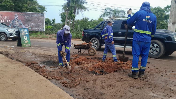 Recuperação de vias é realizada em diversos pontos da cidade nesta quarta-feira (13)