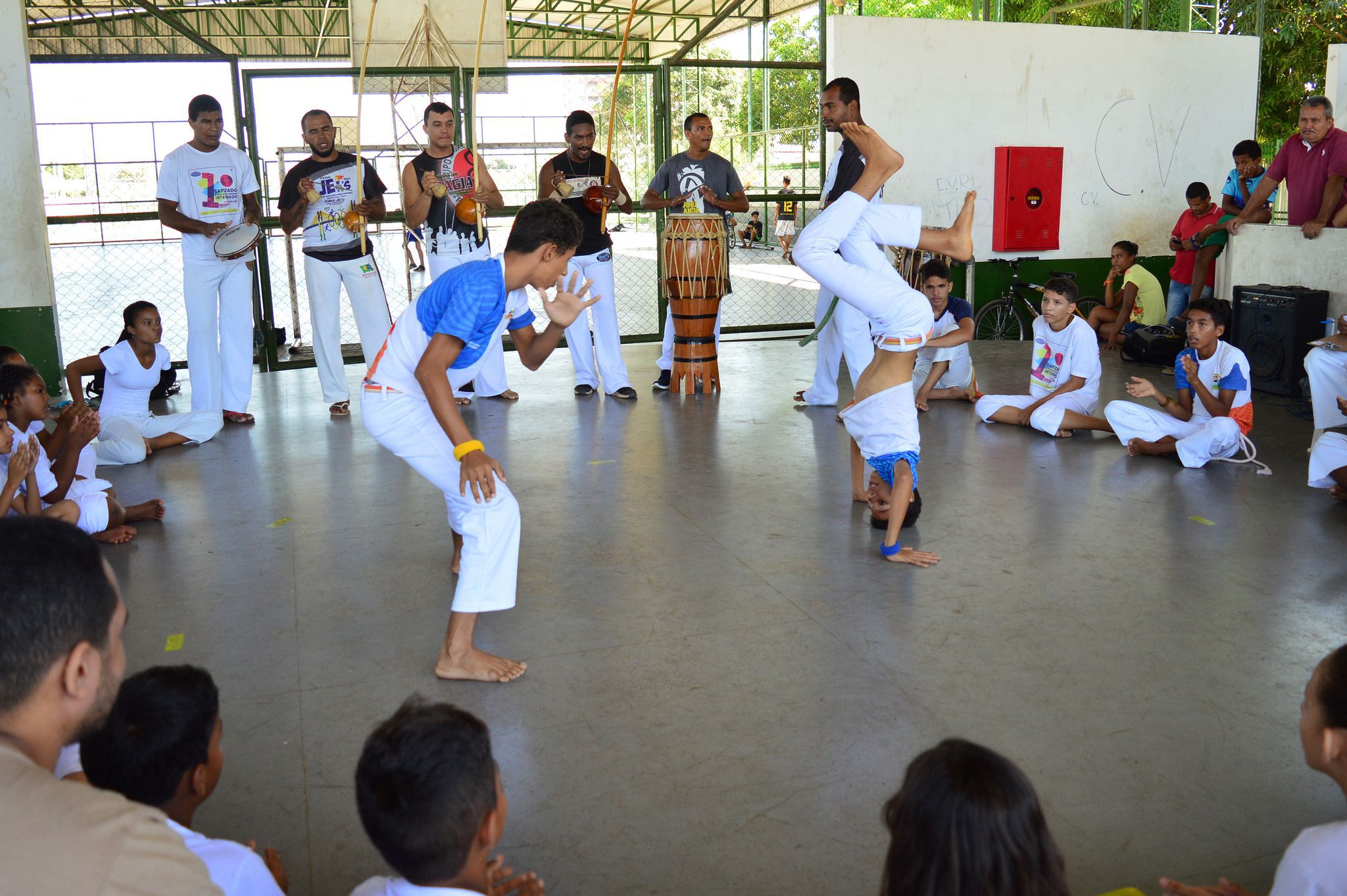 <p><span style="font-size:16px">S&atilde;o realizadas nesta quinta-feira, 14, as competi&ccedil;&otilde;es de capoeira, no Complexo Esportivo Barjonas Lob&atilde;o, nas categorias pr&eacute;-mirim (8 a 10 anos), mirim (11 a 13 anos), infantil (12 a 15 anos) e infanto (15 a 17 anos). Sob a coordena&ccedil;&atilde;o do professor Leandro Moraes, 35 alunos/atletas de escolas&nbsp;est&atilde;o disputando a competi&ccedil;&atilde;o. A final acontece ao meio dia.</span></p>