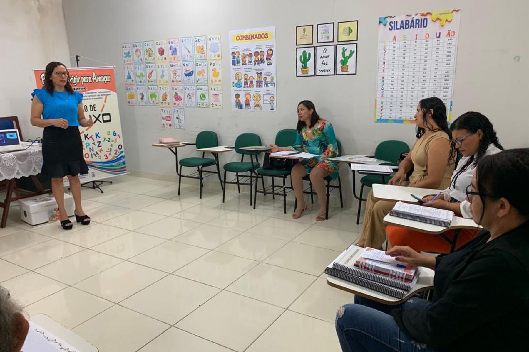 Professores do município participam de formação do projeto Correção de Fluxo