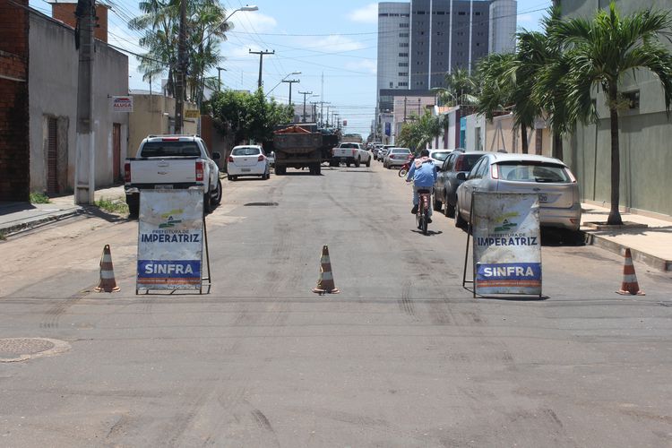 Prefeitura acelera recuperação de malha asfáltica de ruas e avenidas