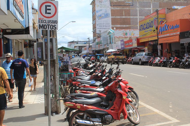 Vagas de estacionamento para motos e carros são disciplinadas