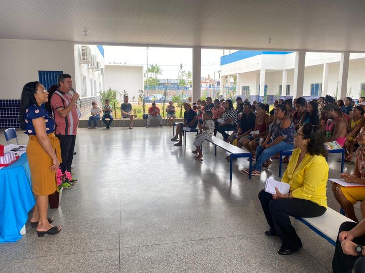Comunidade escolar participa da 1ª reunião da Escola Paulo Freire após reinauguração