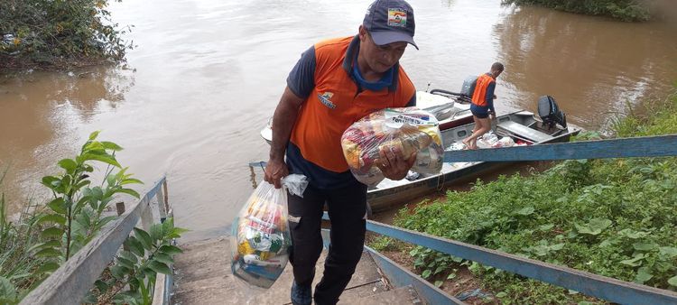 Prefeitura auxilia famílias do Povoado Embiral atingidas pela cheia do Tocantins