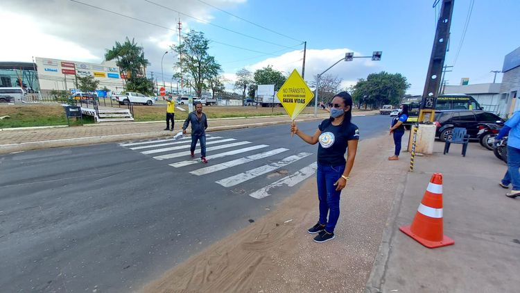 “Cidadania na Faixa” intensifica abordagens a pedestres e motoristas na BR-010
