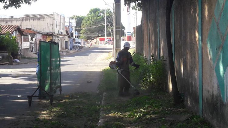 Rua Leôncio Pires Dourado recebe agentes de limpeza urbana