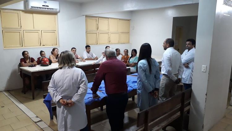 Assis Ramos entrega uniformes para servidores do Hospital Municipal de Imperatriz