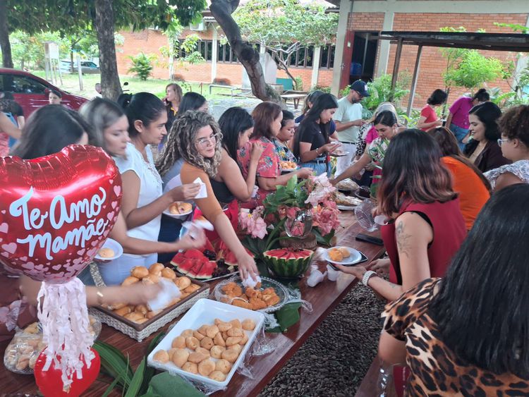 Servidoras municipais são homenageadas pelo Dia das Mães um café da