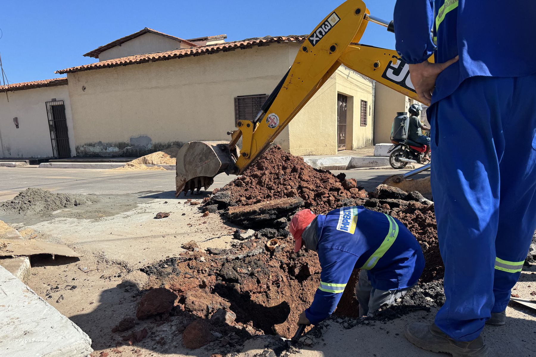 Prefeitura realiza manutenção em cerca de 600 bueiros em bairros de Imperatriz