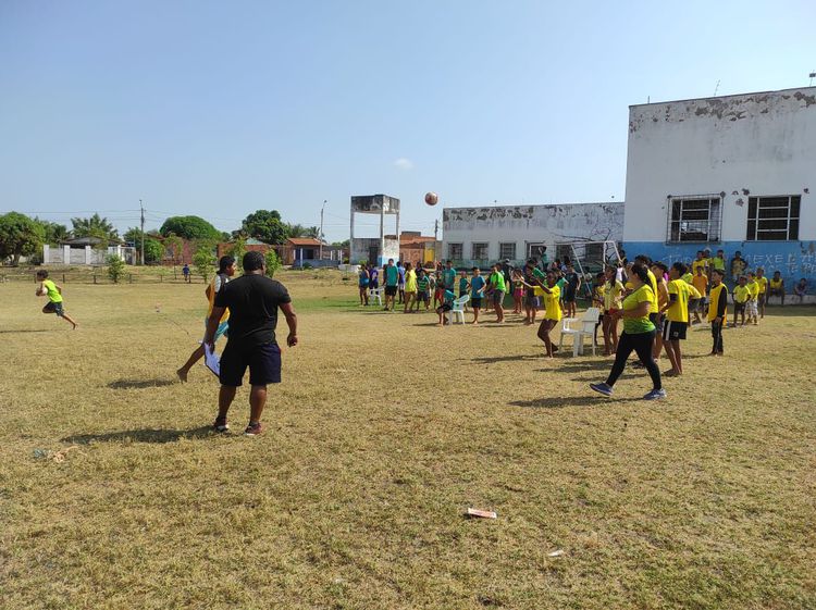 Gincana envolve crianças e adolescentes em comemoração alusiva ao 12 de outubro