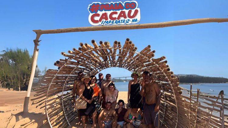 Secretaria de Saúde leva moradores da Residência Terapêutica para conhecer a Praia do Cacau