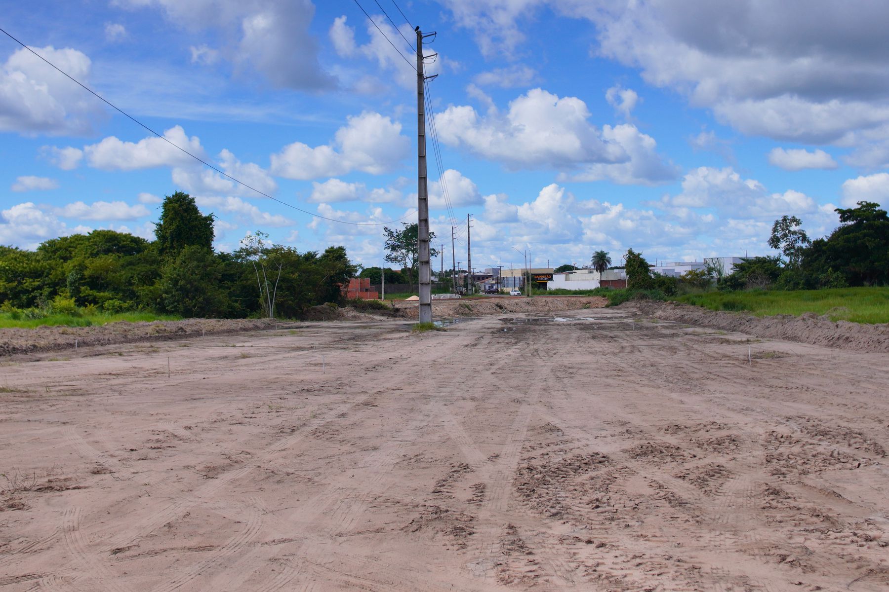 Prefeitura inicia obra de grande avenida que amplia acesso entre bairros