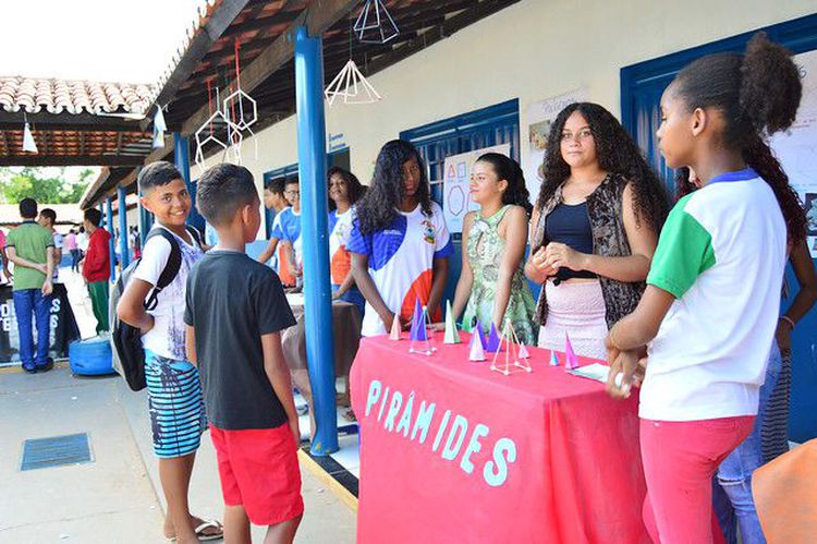 Escola Maria Evangelista promove feira de Matemática